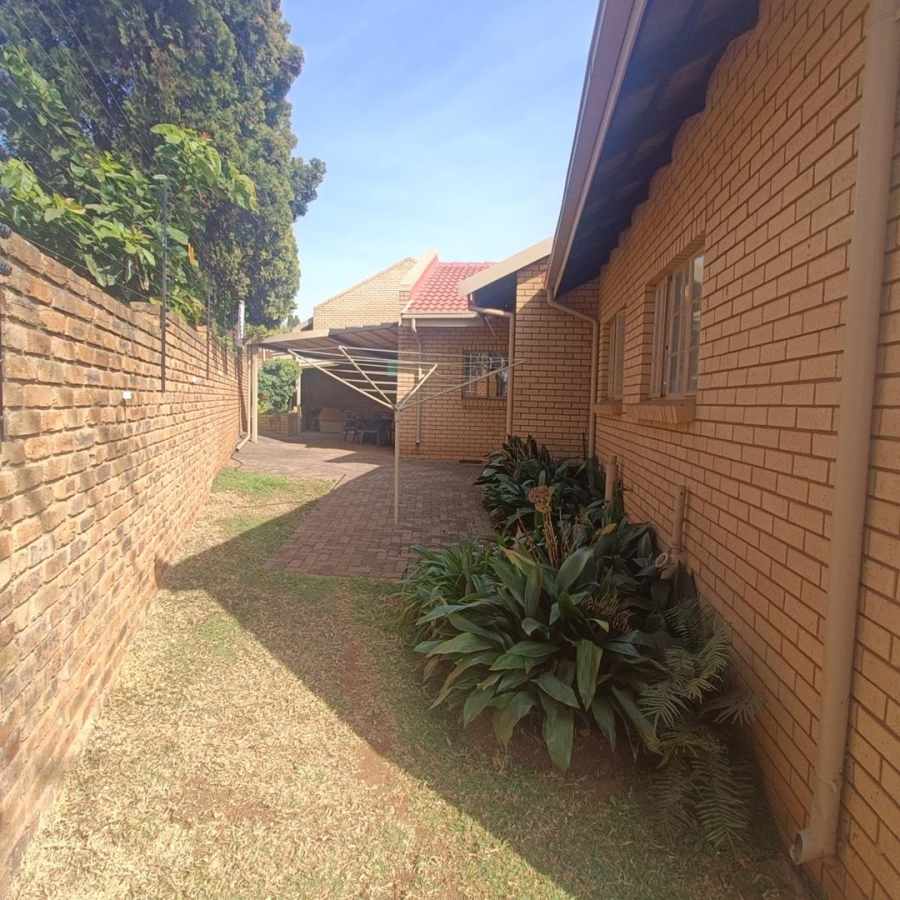 3 Bedroom Property for Sale in Zwartkop Gauteng