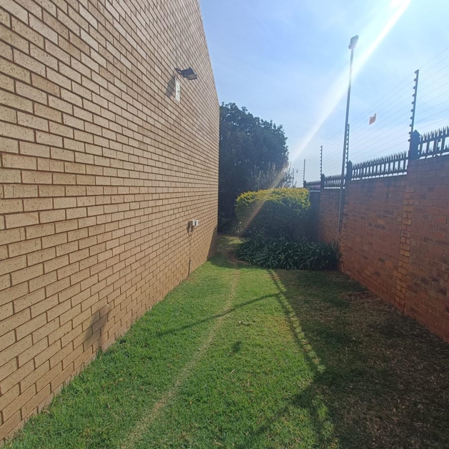 3 Bedroom Property for Sale in Zwartkop Gauteng