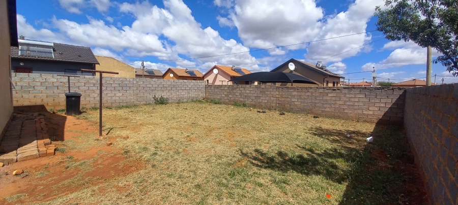 2 Bedroom Property for Sale in Lehae Gauteng