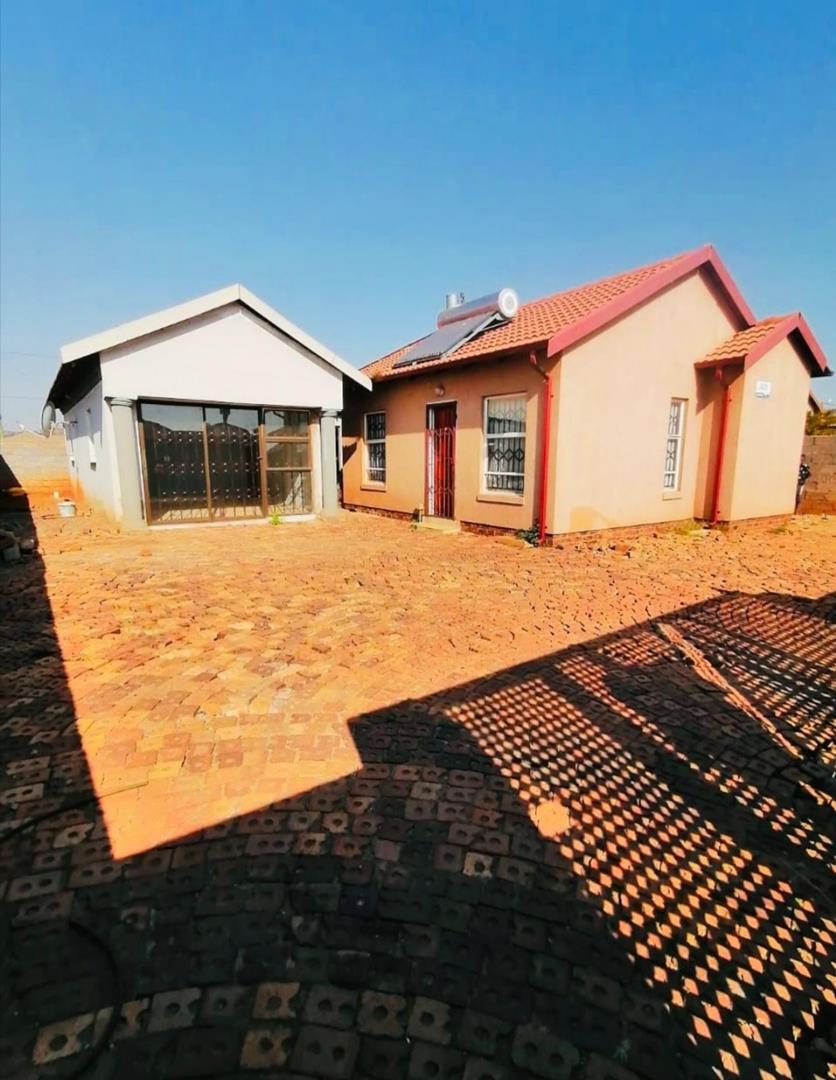 6 Bedroom Property for Sale in Lehae Gauteng