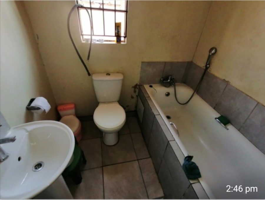 6 Bedroom Property for Sale in Lehae Gauteng