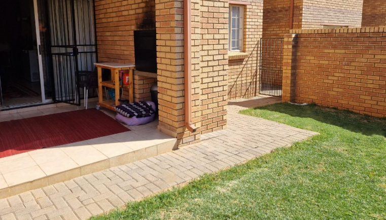 To Let 2 Bedroom Property for Rent in Olympus Gauteng