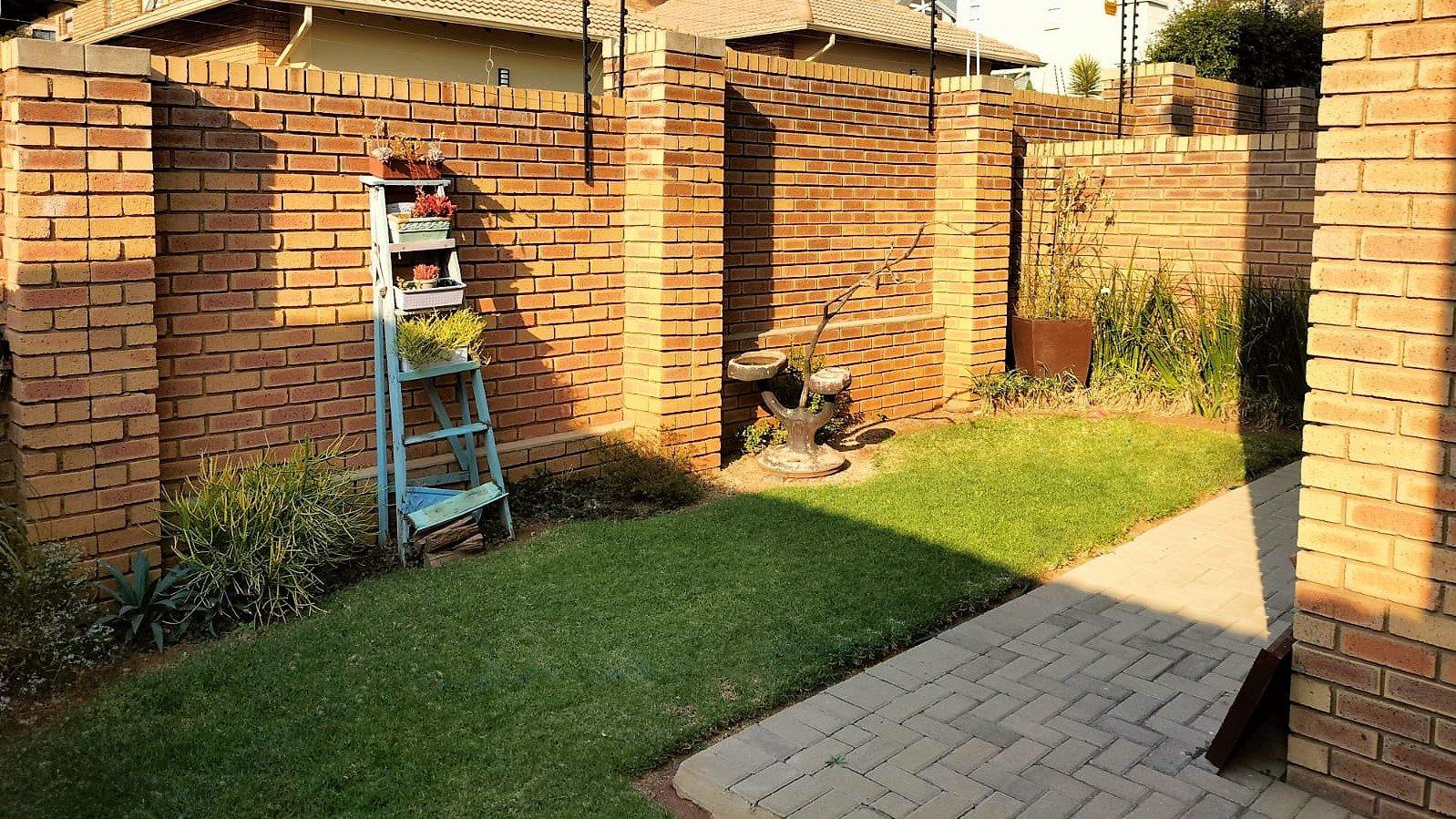 To Let 2 Bedroom Property for Rent in Olympus Gauteng