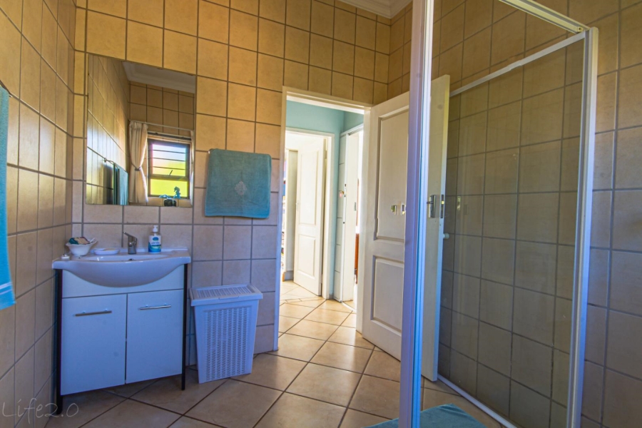 2 Bedroom Property for Sale in The Retreat Gauteng