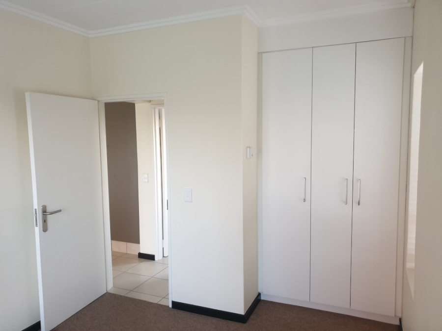 To Let 1 Bedroom Property for Rent in Lonehill Gauteng