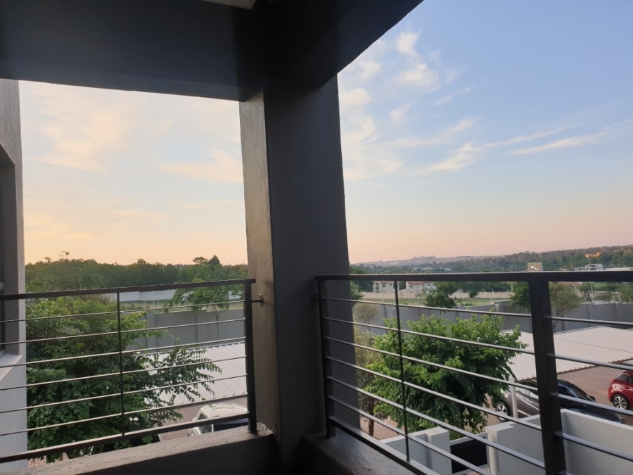 To Let 1 Bedroom Property for Rent in Lonehill Gauteng