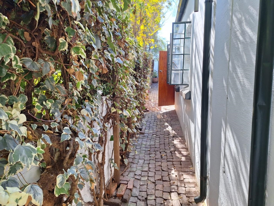 To Let 2 Bedroom Property for Rent in Melville Gauteng