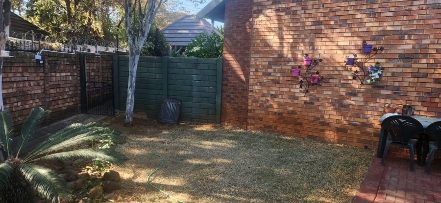 2 Bedroom Property for Sale in Die Hoewes Gauteng