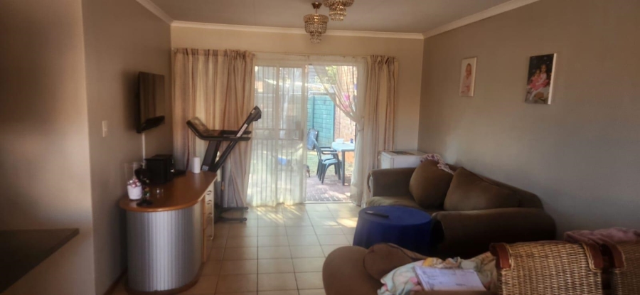 2 Bedroom Property for Sale in Die Hoewes Gauteng