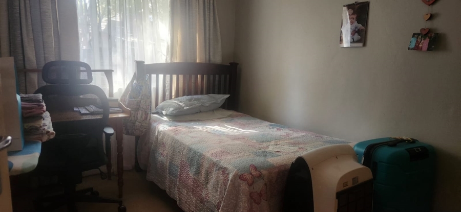 2 Bedroom Property for Sale in Die Hoewes Gauteng