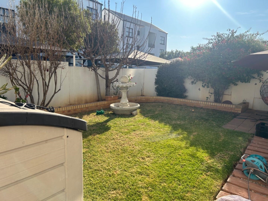 To Let 3 Bedroom Property for Rent in Greenstone Hill Gauteng