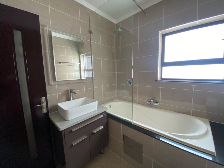 1 Bedroom Property for Sale in Broadacres Gauteng