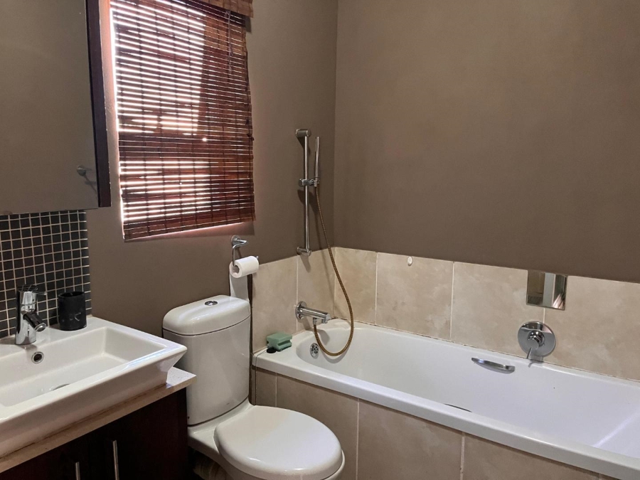 To Let 1 Bedroom Property for Rent in Pineslopes Gauteng