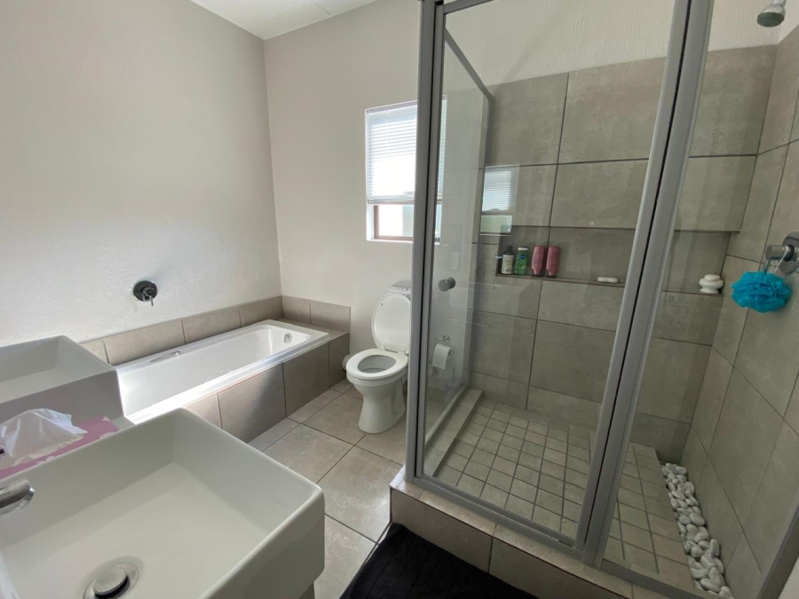 To Let 3 Bedroom Property for Rent in Broadacres Gauteng