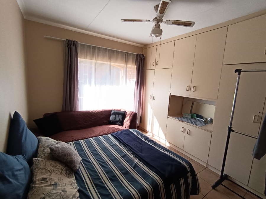 4 Bedroom Property for Sale in Dorandia Gauteng