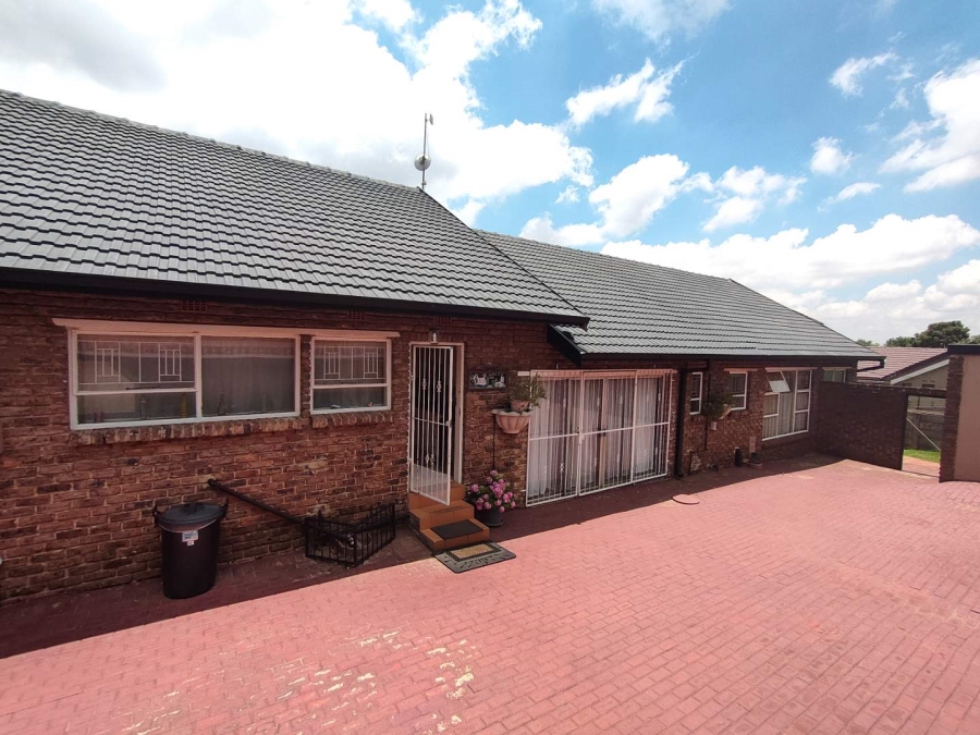 4 Bedroom Property for Sale in Rant En Dal Gauteng