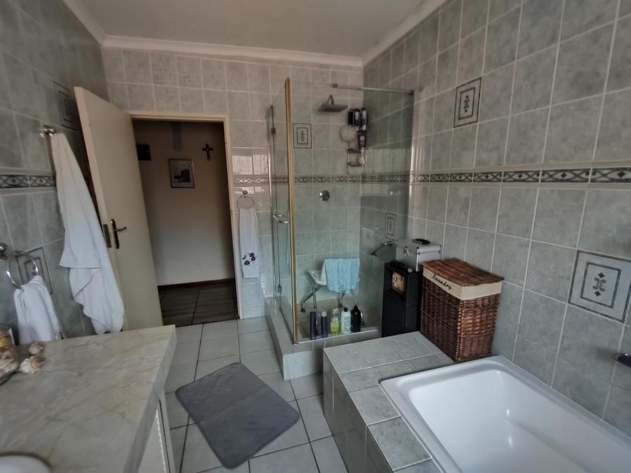 4 Bedroom Property for Sale in Rant En Dal Gauteng