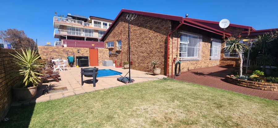 3 Bedroom Property for Sale in New Redruth Gauteng