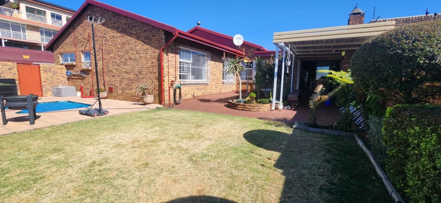 3 Bedroom Property for Sale in New Redruth Gauteng