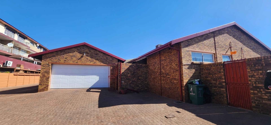 3 Bedroom Property for Sale in New Redruth Gauteng