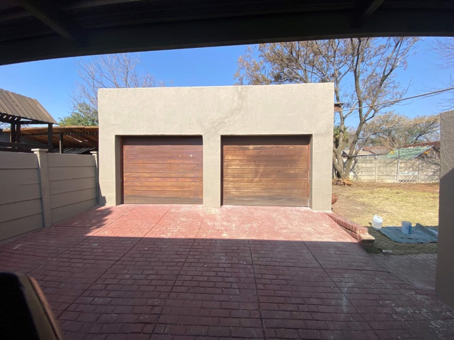 3 Bedroom Property for Sale in Brackendowns Gauteng