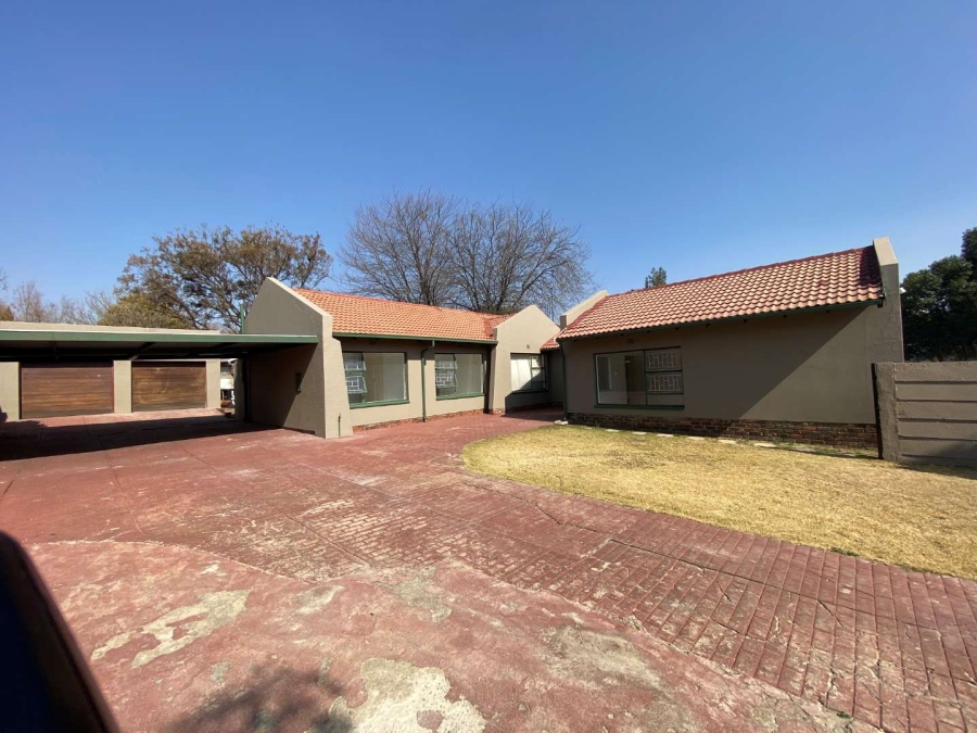 3 Bedroom Property for Sale in Brackendowns Gauteng