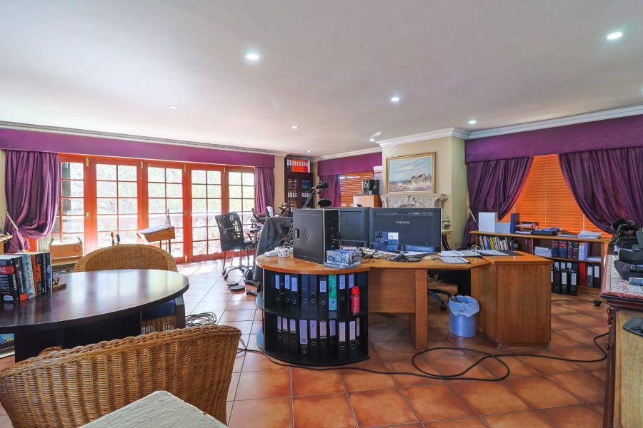 8 Bedroom Property for Sale in Alberante Gauteng