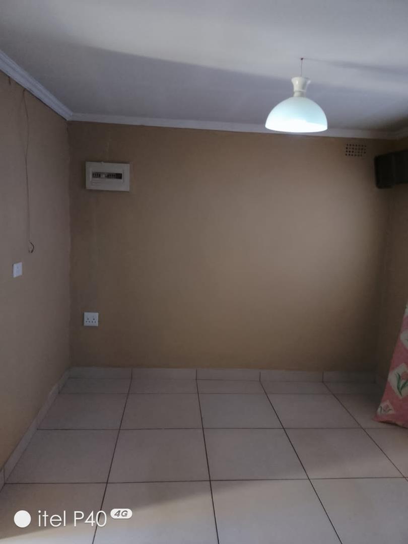 To Let 2 Bedroom Property for Rent in Tladi Gauteng