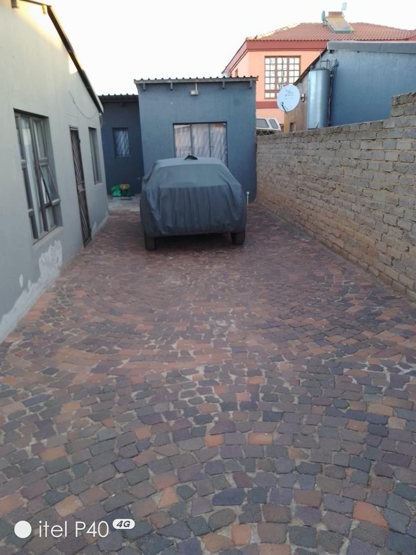 To Let 2 Bedroom Property for Rent in Tladi Gauteng