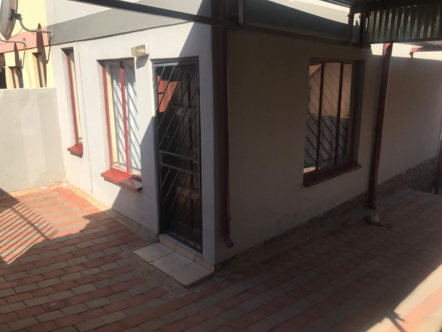 2 Bedroom Property for Sale in Lotus Gardens Gauteng