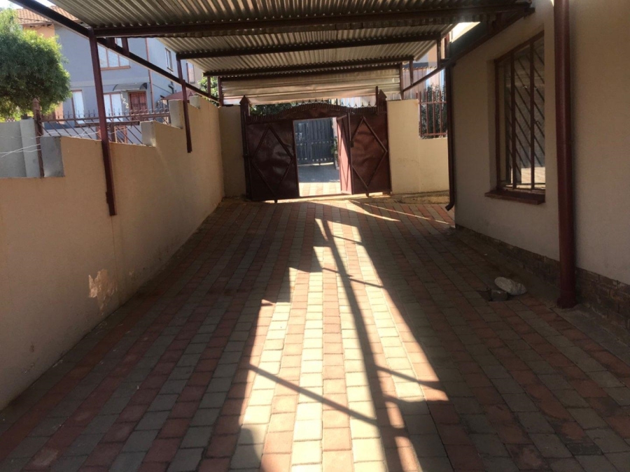 2 Bedroom Property for Sale in Lotus Gardens Gauteng