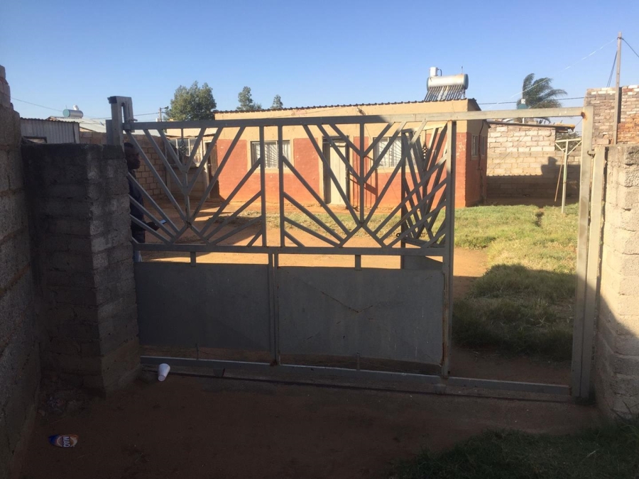 2 Bedroom Property for Sale in Tshepisong Gauteng