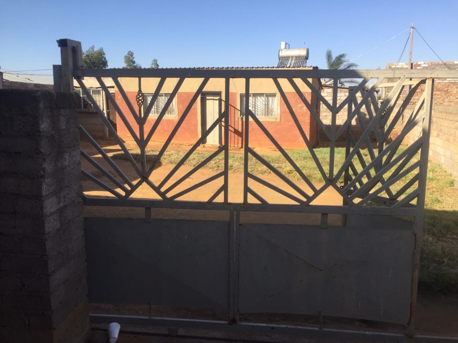 2 Bedroom Property for Sale in Tshepisong Gauteng