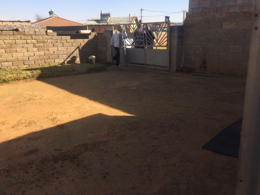 2 Bedroom Property for Sale in Tshepisong Gauteng