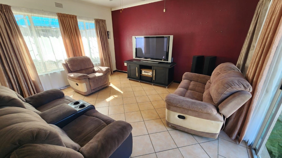 3 Bedroom Property for Sale in Brackendowns Gauteng