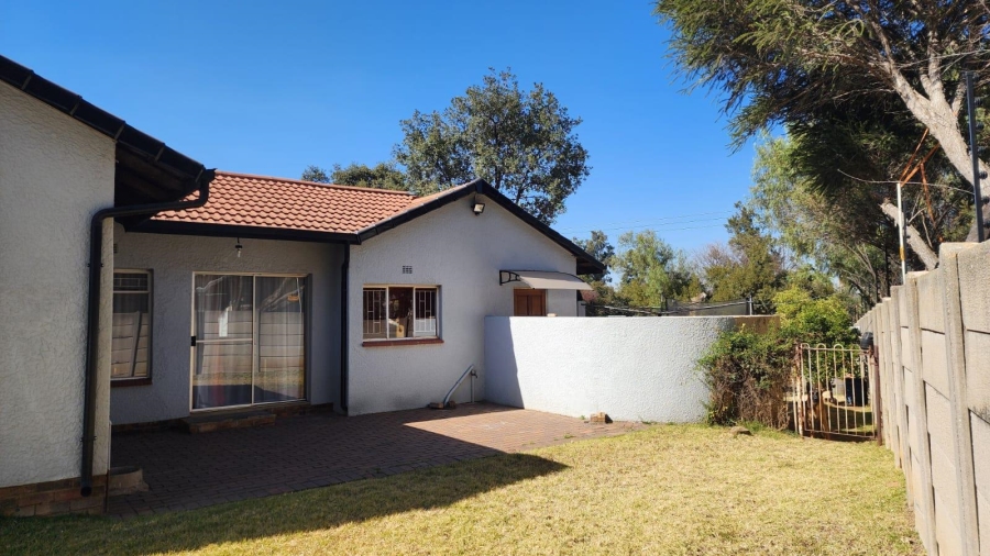 3 Bedroom Property for Sale in Brackendowns Gauteng