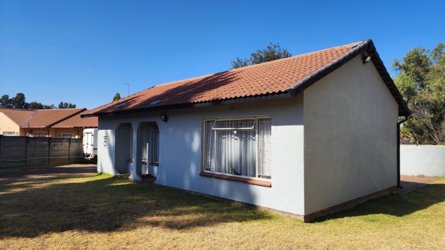 3 Bedroom Property for Sale in Brackendowns Gauteng