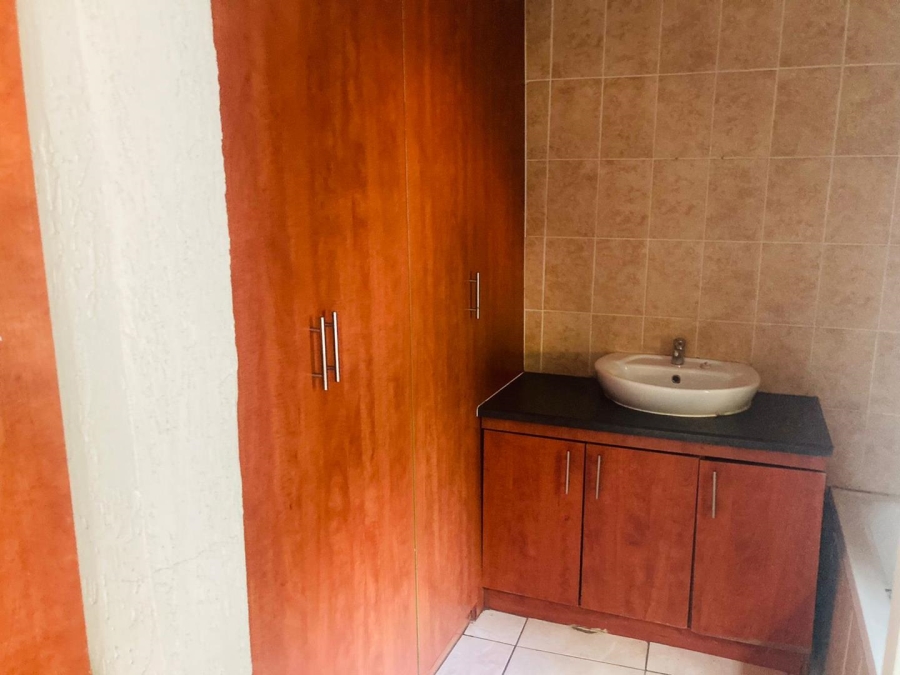 To Let 5 Bedroom Property for Rent in Spruitview Gauteng