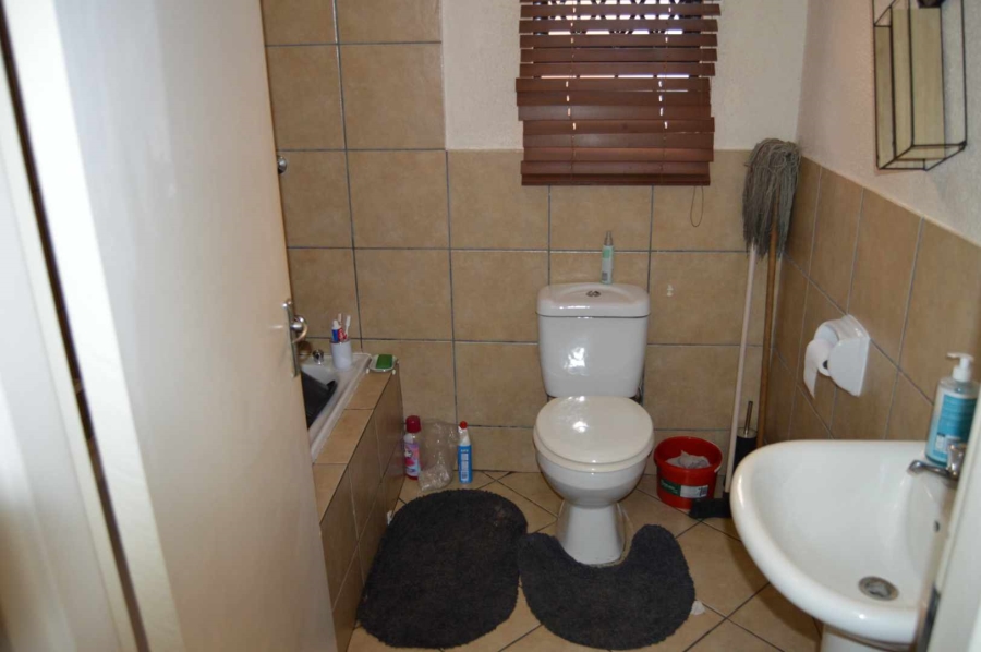 1 Bedroom Property for Sale in Alrode Gauteng