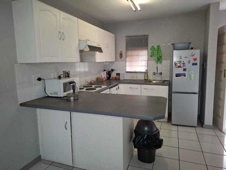 To Let 1 Bedroom Property for Rent in Brackendowns Gauteng