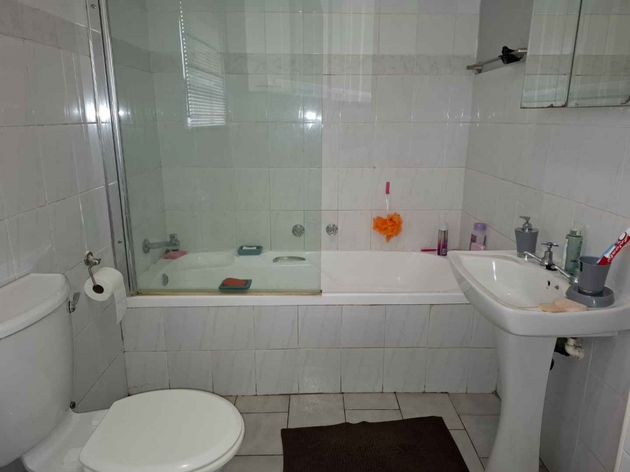 To Let 1 Bedroom Property for Rent in Brackendowns Gauteng