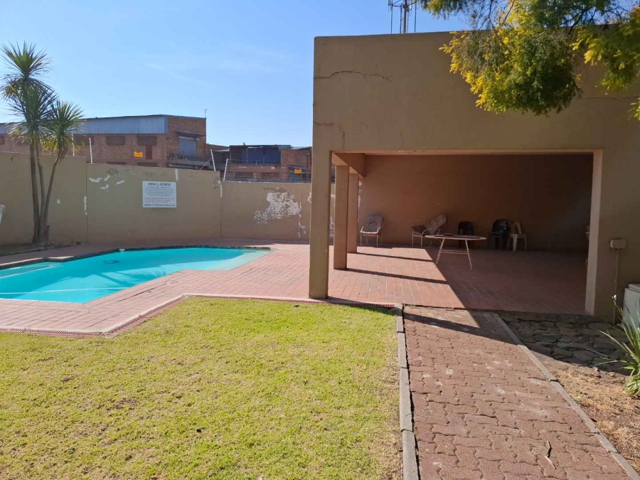 To Let 1 Bedroom Property for Rent in Brackendowns Gauteng