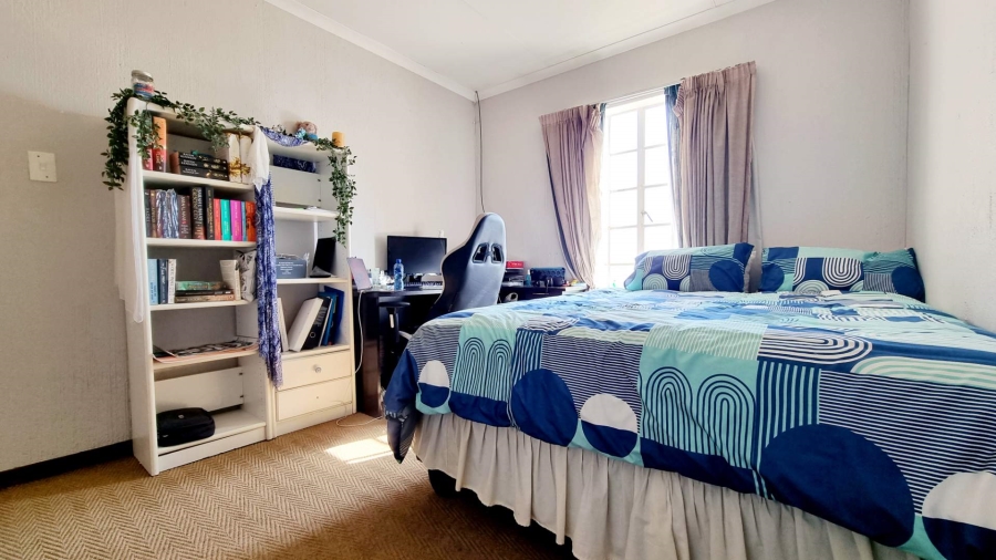 3 Bedroom Property for Sale in La Montagne Gauteng