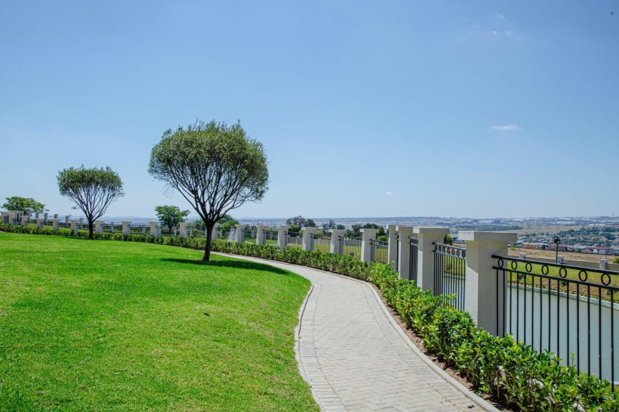 1 Bedroom Property for Sale in Blue Hills Gauteng