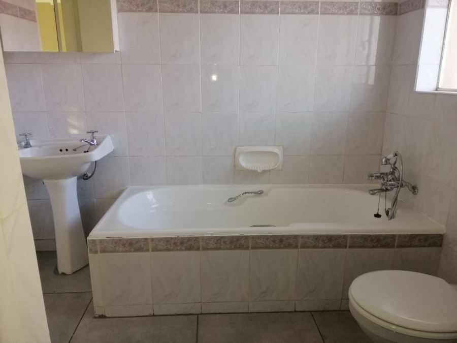 3 Bedroom Property for Sale in Mulbarton Gauteng