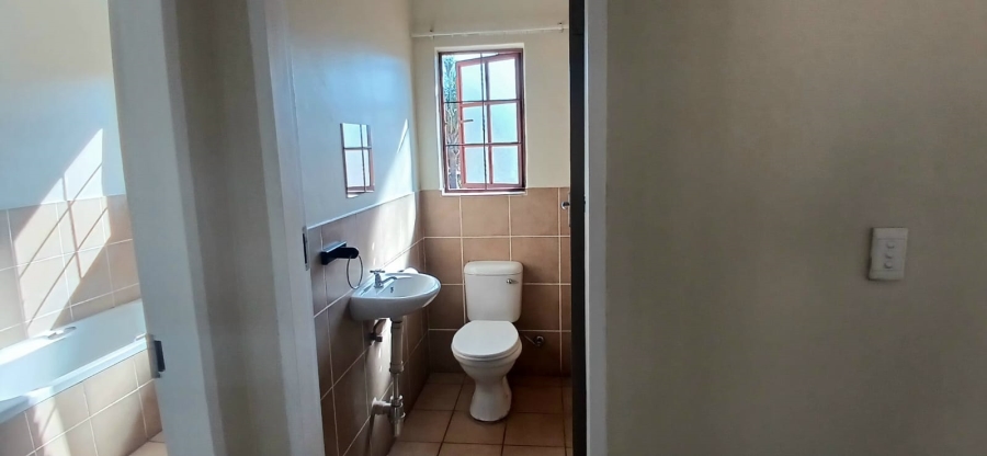 To Let 4 Bedroom Property for Rent in Magalieskruin Gauteng