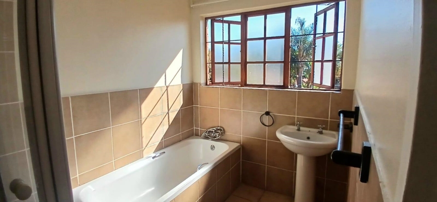 To Let 4 Bedroom Property for Rent in Magalieskruin Gauteng