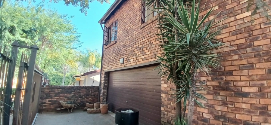 To Let 4 Bedroom Property for Rent in Magalieskruin Gauteng