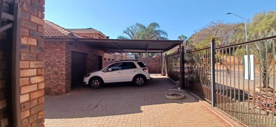 To Let 4 Bedroom Property for Rent in Magalieskruin Gauteng