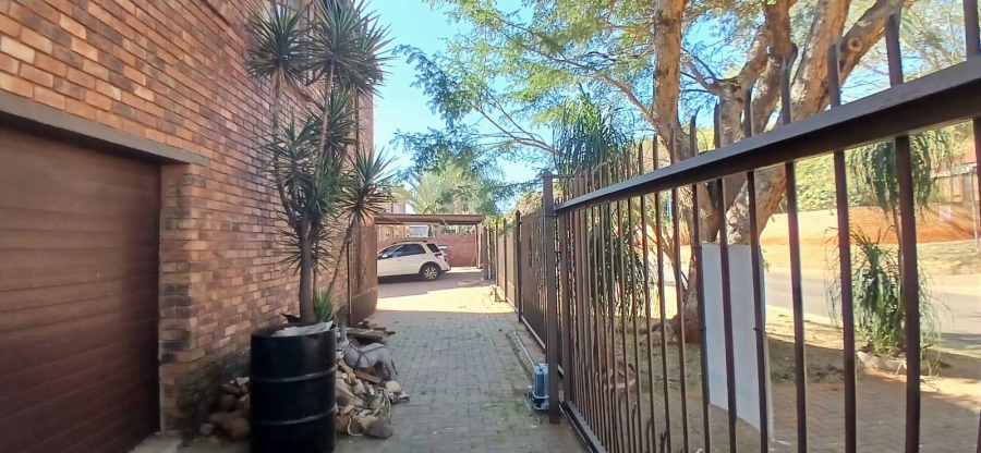 To Let 4 Bedroom Property for Rent in Magalieskruin Gauteng